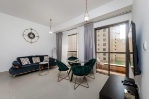 Beautiful 1BR apartment with Sea View